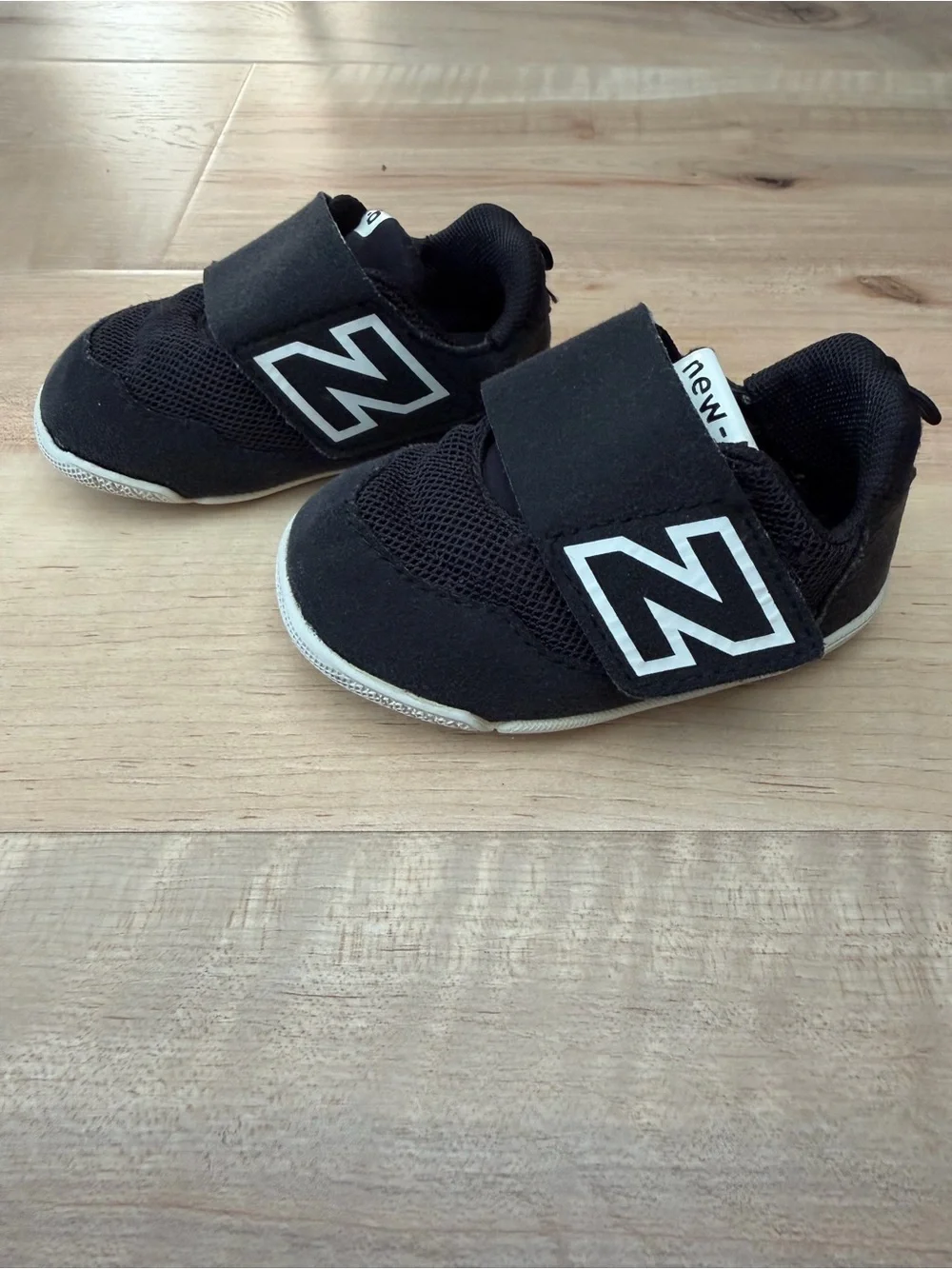New Balance New-B first walker shoes size 3 black